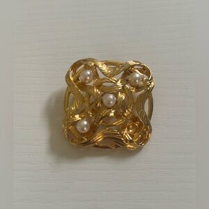 Vintage gold tone woven brooch